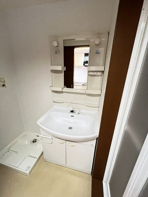 洗面設備　脱衣スペースもあります