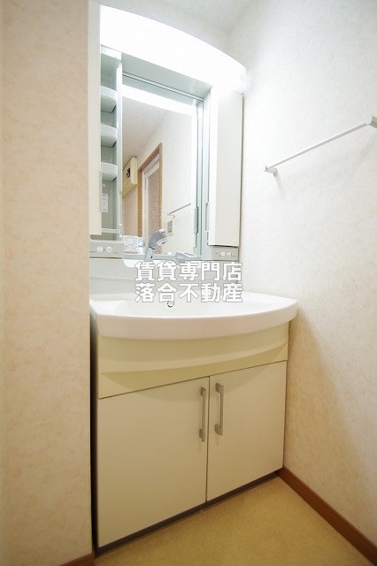 洗面設備　独立洗面化粧台付き