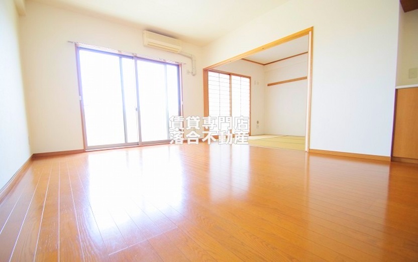 居室・リビング　明るく広々としたリビング♪