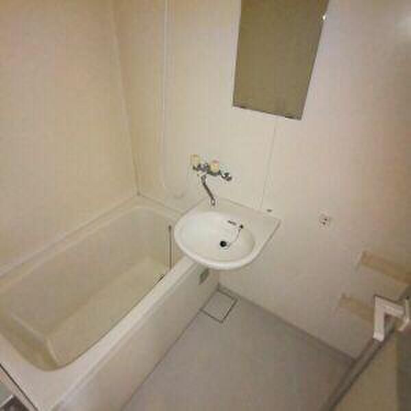 バス・シャワールーム　まだまだ綺麗です