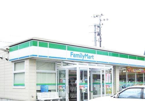コンビニ　ファミリーマート秋田高校前店（コンビニ）まで560m