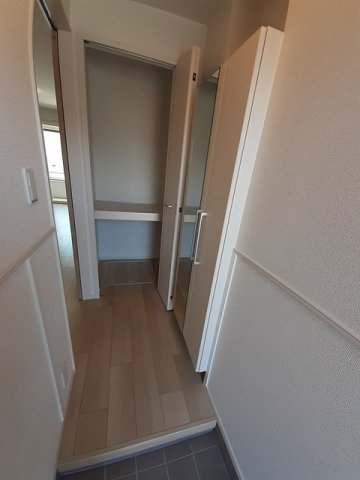 玄関　収納もある玄関です