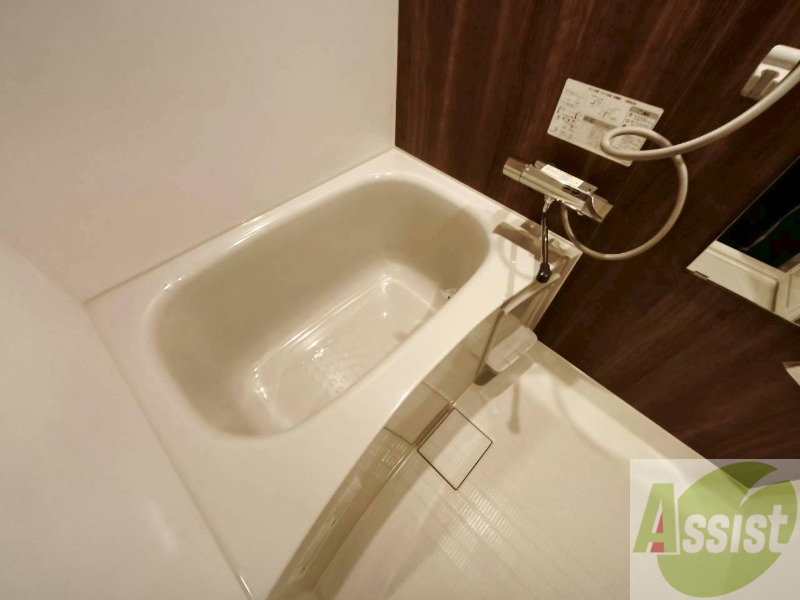 バス・シャワールーム　お風呂になります。一日の疲れを癒してくださいね。