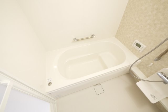 バス・シャワールーム　落ち着いた空間のお風呂です