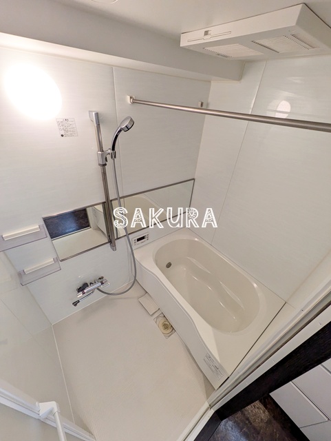 バス・シャワールーム　ご家族や長時間入浴に便利な追い炊き機能付きです♪