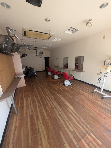 下坂部店舗付住宅一戸建の居間写真