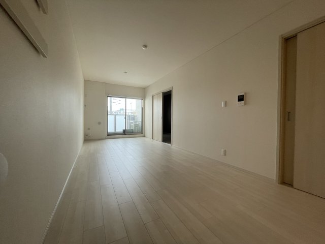 居室・リビング　別号室参考写真です。