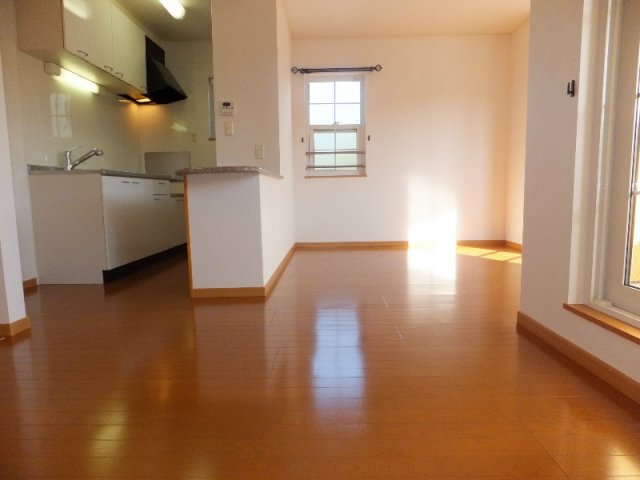 居室・リビング　こちらの居間で趣味の時間をお楽しみください