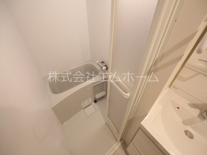 バス・シャワールーム　浴室暖房乾燥機　24時間換気機能付バスルーム　同型写真