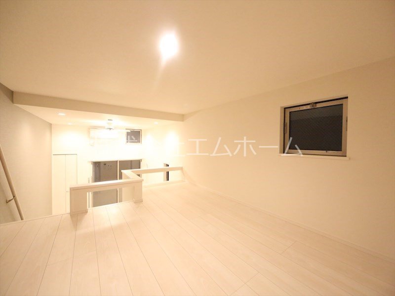 その他部屋・スペース　上段ロフト6.4帖（収納でもお部屋でも使えます）同型写真