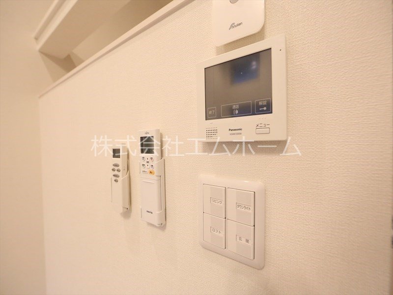 セキュリティ　TVモニター付インターホン　同型写真