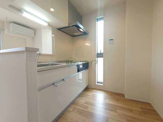 キッチン　別階層の写真になります。