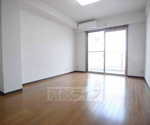 居室・リビング　単身の方には充分な広さですよ