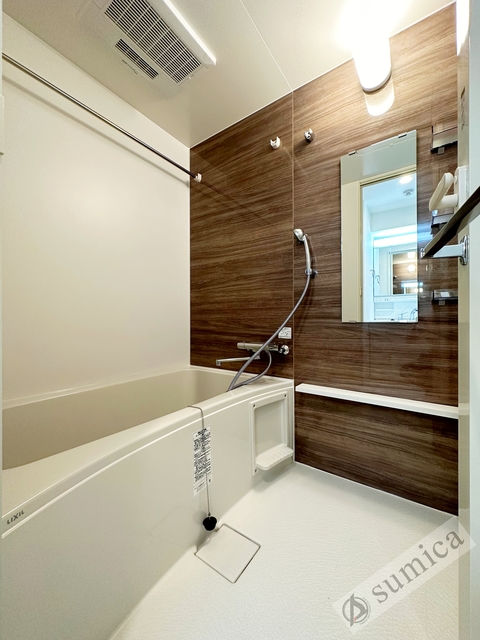 バス・シャワールーム　浴室乾燥機付き♪