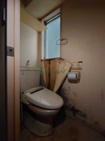 トイレ　別部屋の参考写真になります。