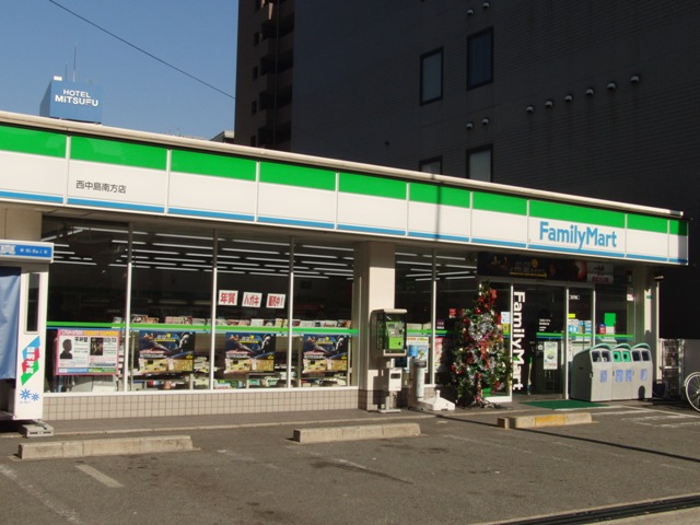 コンビニ　ファミリーマート西中島南方店（コンビニ）まで549m