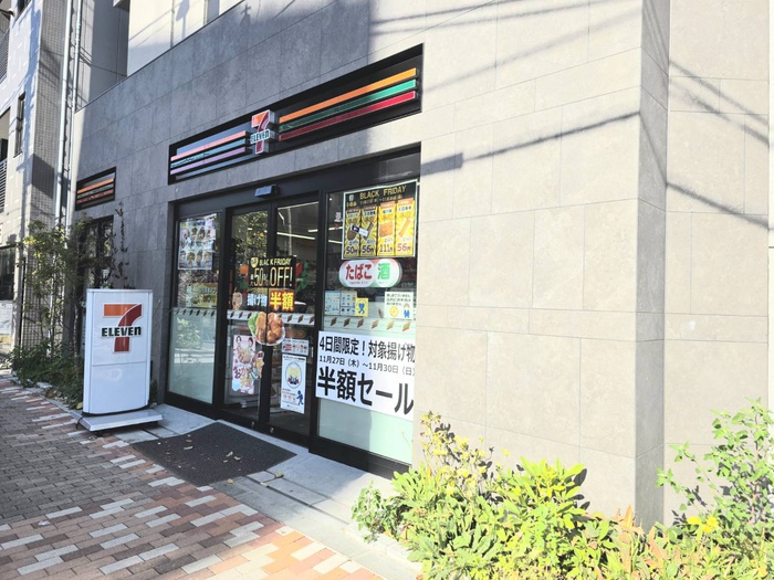 コンビニ　セブンイレブン（コンビニ）まで131m