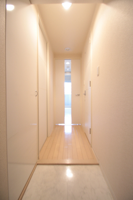 玄関　※別部屋の参考写真です