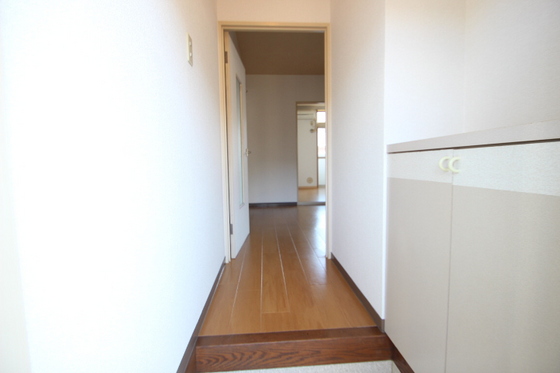 玄関　※別号室の写真です
