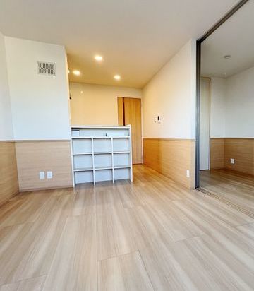 居室・リビング　同仕様　キッチン奥は窓タイプ