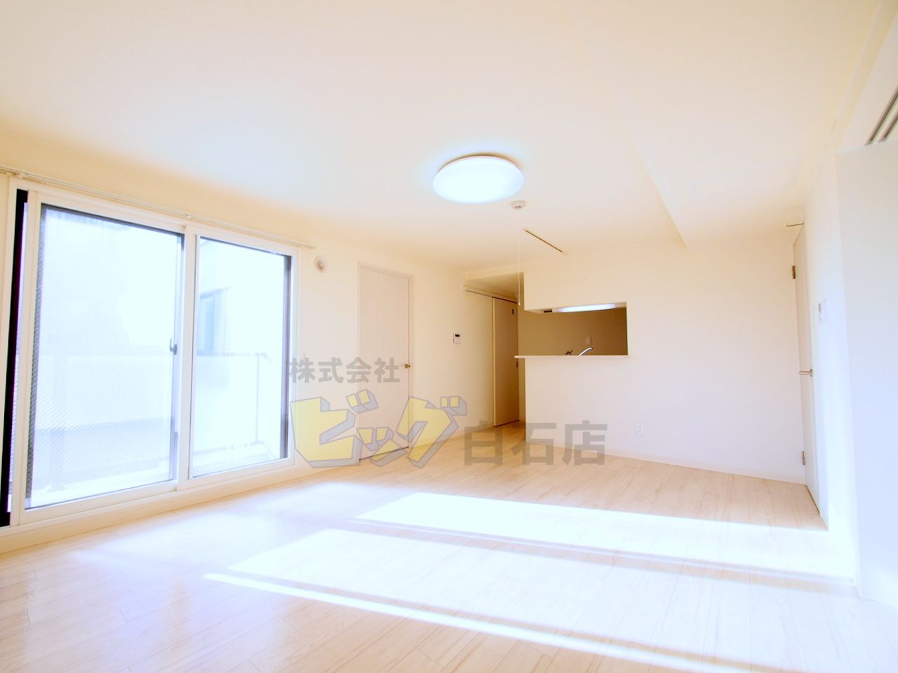 居室・リビング　陽当たり良好で明るいリビングです♪