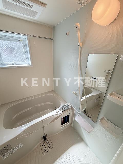 バス・シャワールーム　コンパクトで使いやすいお風呂です