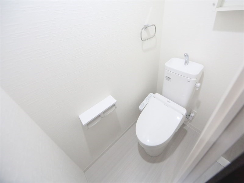 トイレ　温水洗浄暖房便座付トイレ