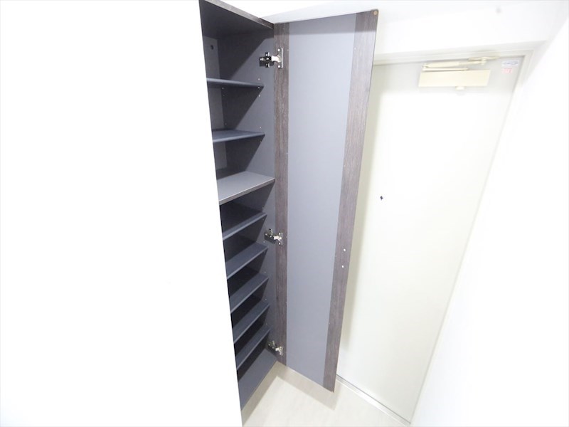 玄関　玄関　シューズボックス付（収納充実してます）