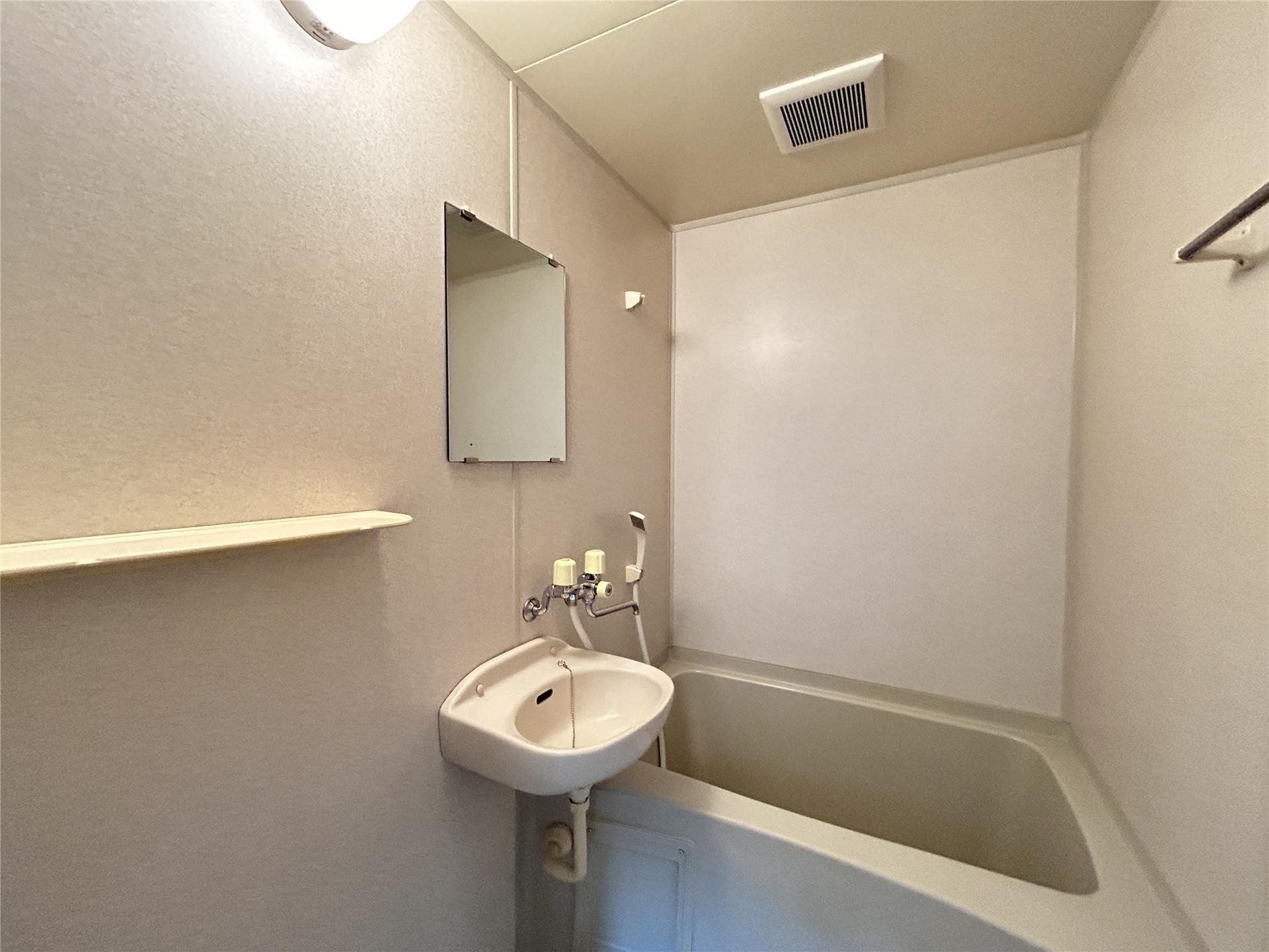 バス・シャワールーム　別室参考写真