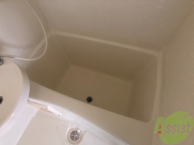 バス・シャワールーム　お風呂はゆったり浸かれるサイズがイイ感じ。