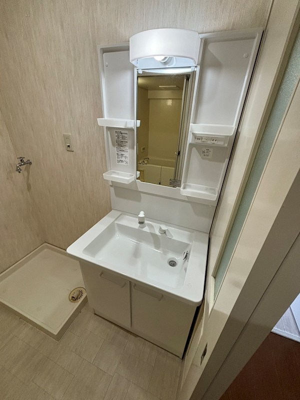 洗面設備　別号室反転写真