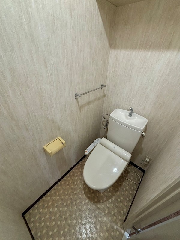 トイレ　別号室反転写真