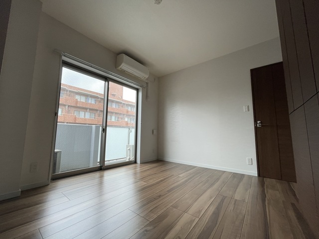 居室・リビング　別部屋参考写真です