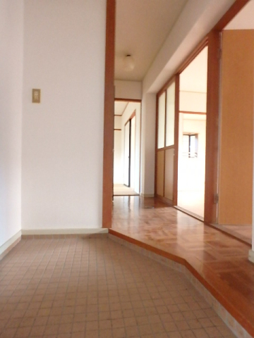 玄関　※写真は他号室です