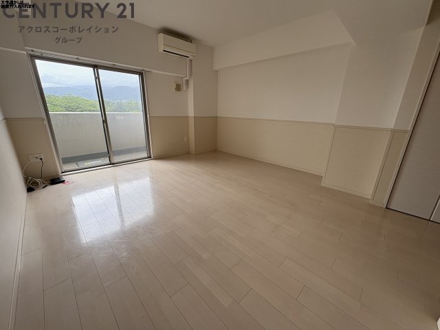 居室・リビング　エアコン付きで快適に過ごせます♪