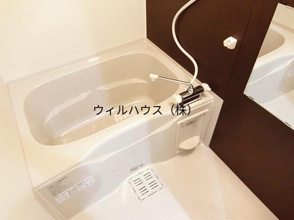 バス・シャワールーム　浴室乾燥機付きバス！