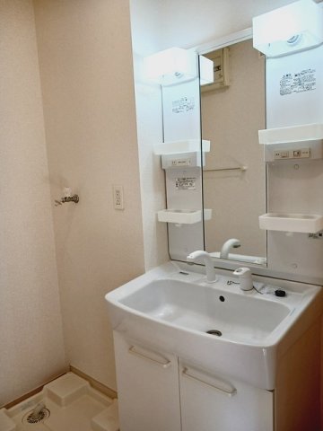 洗面設備　スペースが確保できる洗面所です