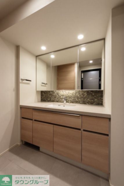 洗面設備　※写真は同タイプ住戸です。