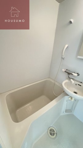 バス・シャワールーム　コンパクトで使いやすいお風呂です