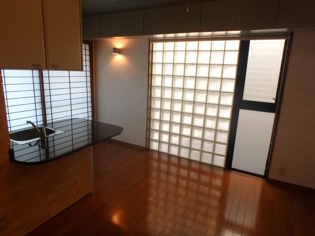 その他部屋・スペース　通風に優れた２面採光が叶うお部屋です