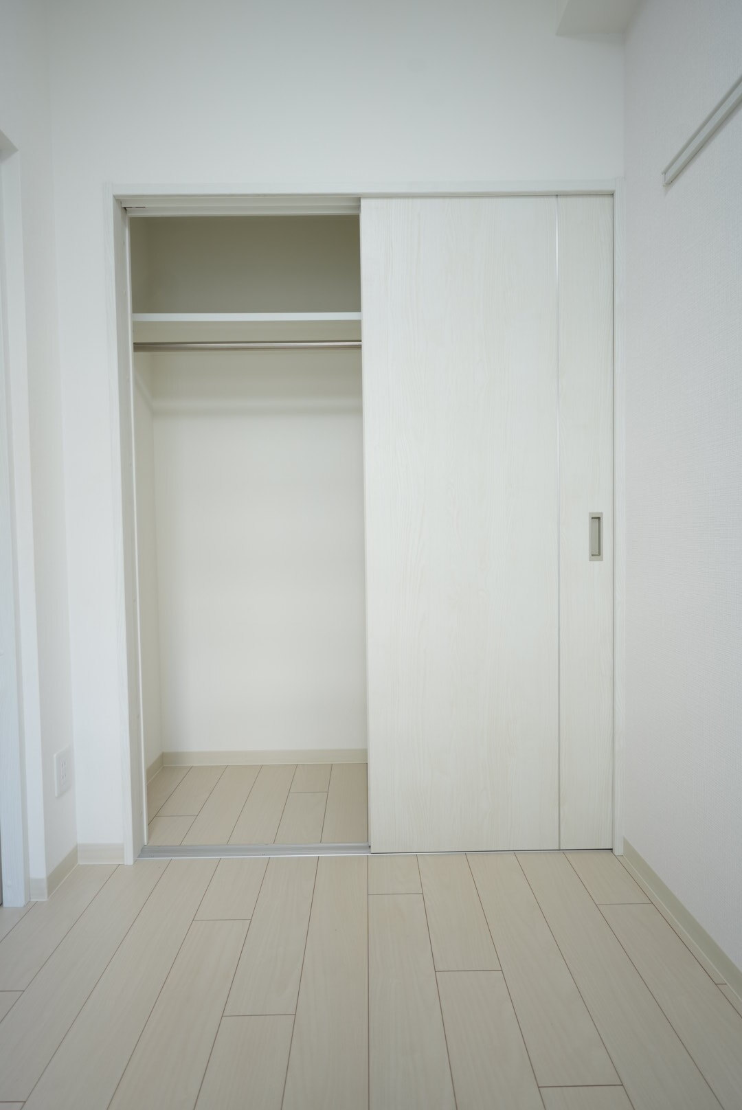 収納　洋室側収納です。