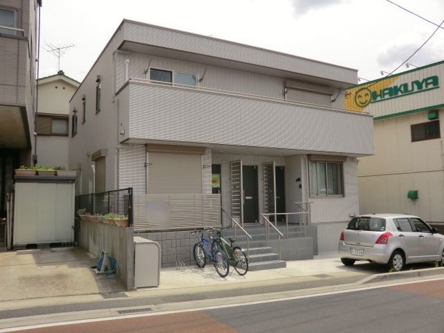 建物外観　オシャレなタイル張り