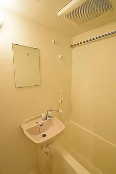 バス・シャワールーム　別部屋の画像を使用しております。