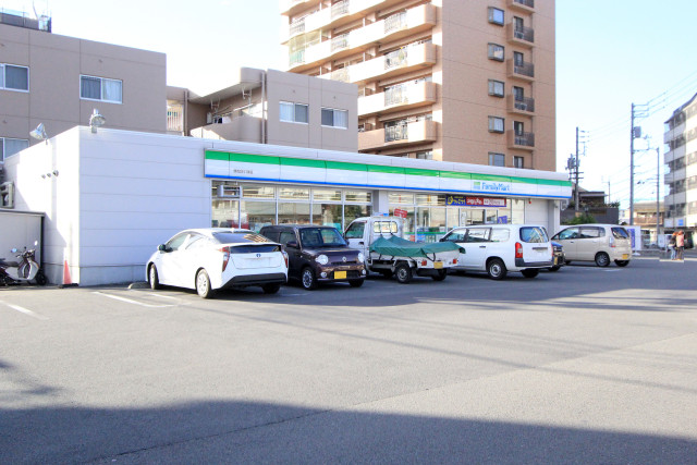 コンビニ　ファミリーマート枝松四丁目店（コンビニ）まで500m
