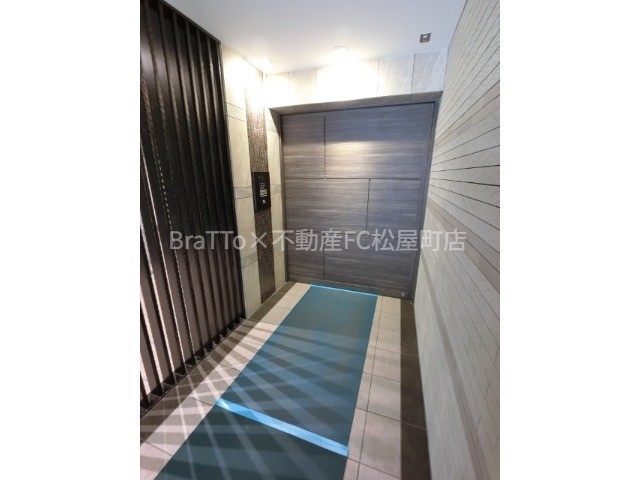 エントランス　マンション共用部分（オートロック付き）