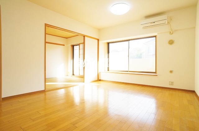 居室・リビング　開放感のあるゆったりとしたお部屋です♪