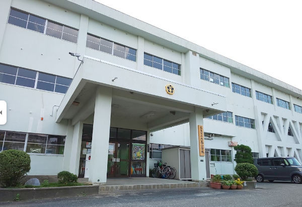 小学校　市立六条小学校（小学校）まで549m