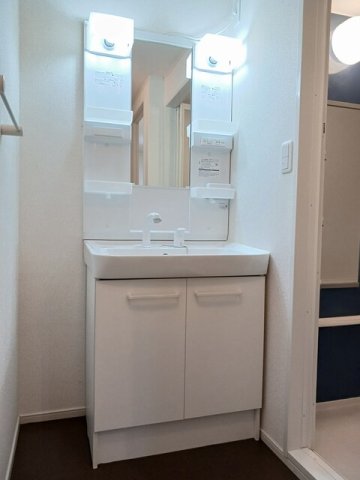洗面設備　コンパクトで使いやすい洗面所