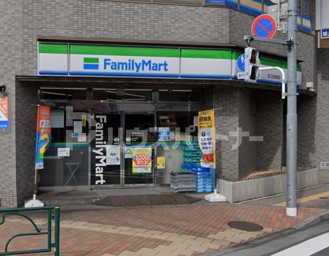 コンビニ　ファミリーマート新江古田駅前店（コンビニ）まで430m