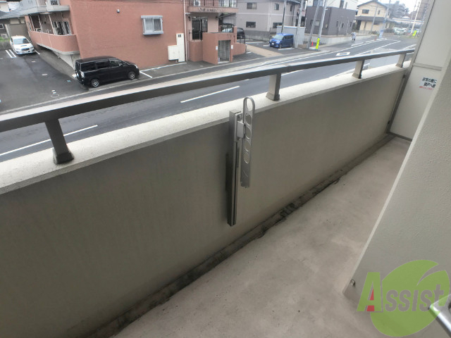 バルコニー　お天気のいい日はバルコニーで洗濯物も干せますよ。